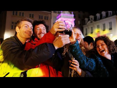 Le Beaujolais Nouveau A Debarque Youtube Le Beaujolais Nouveau A Debarque Youtube