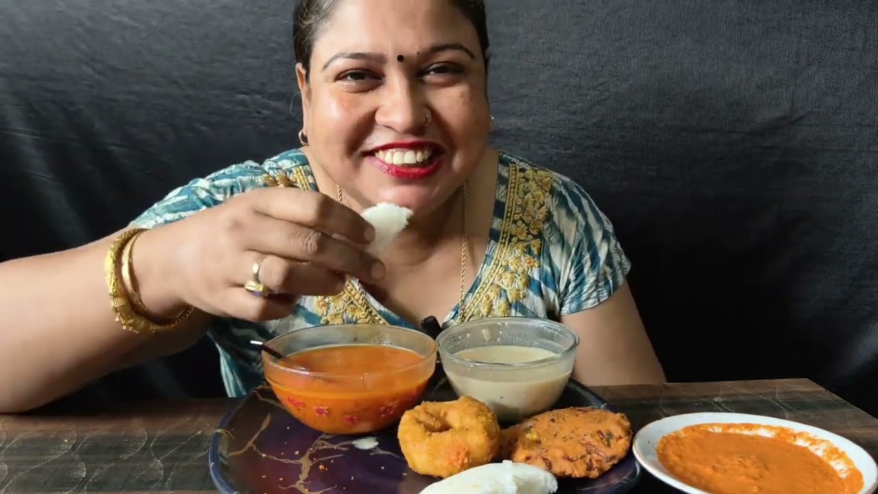 Eating south indian food idli, mendu vada,dal vada #mukbang #food #southindianfood #sambar 