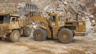 Caterpillar CAT 988B loads CAT 769C