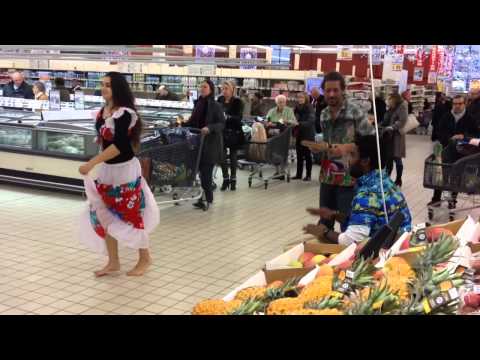 Danses de la Réunion au centre Leclerc du Neubourg