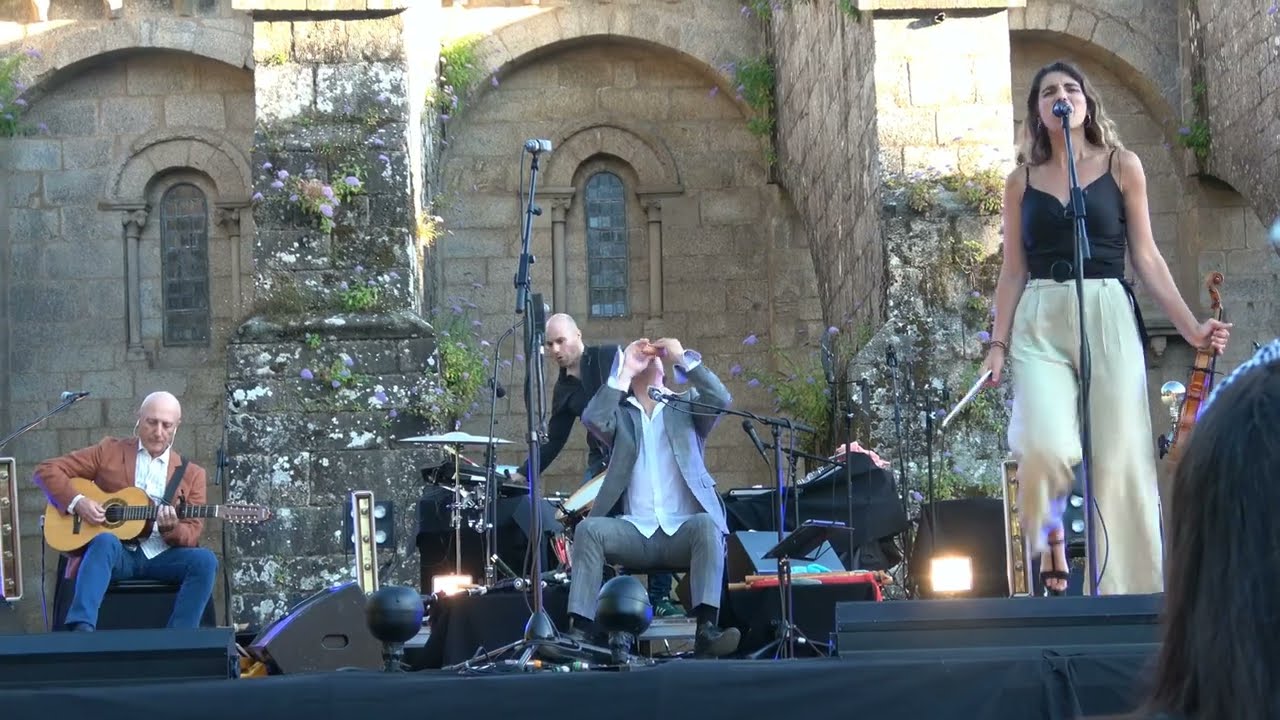 2023. 2 Xullo. Muiñeira de Novoneyra. Maria Sanchez. Carlos Núñez. Plaza da Colexiata do Sar