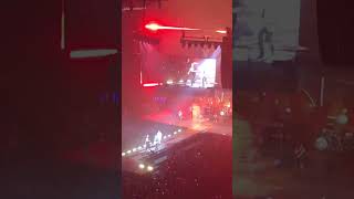 Big Rob’s entrance during Burning up. 😍🔥 #jonasbrothers