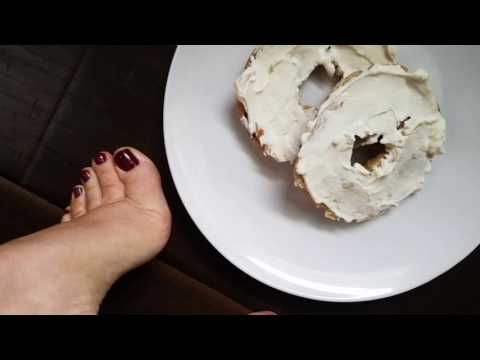 SEXY GIRL FEET CINNAMON BAGEL