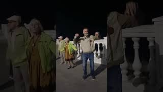 картинка: Белая набережная. Наступает ночь, зовёт и манит...& Жёлтые тюльпаны...