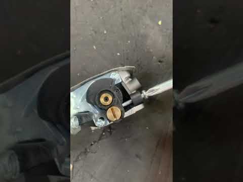 Regulando lenta roçadeira