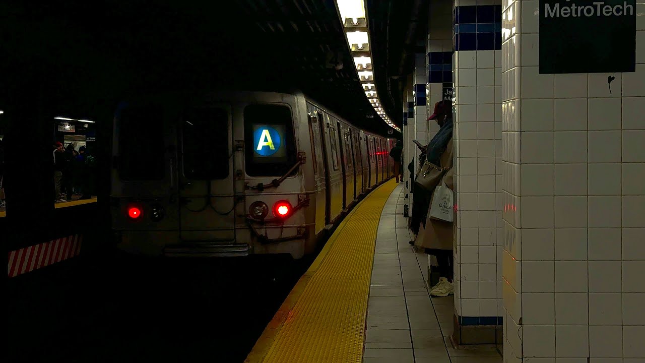 ⁴ᴷ⁶⁰ Far Rockway R46 (A) Train At Jay St-MetroTech