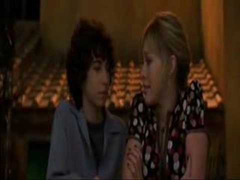 Lizzie and Gordo KISS!!!