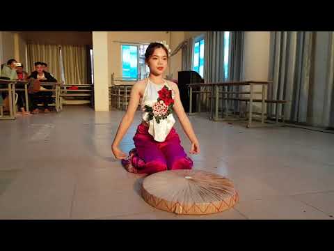 Video BÈO DẠT MÂY TRÔI | MÚA NÓN QUAI THAO [SVTNFBU2019 -... - youtube