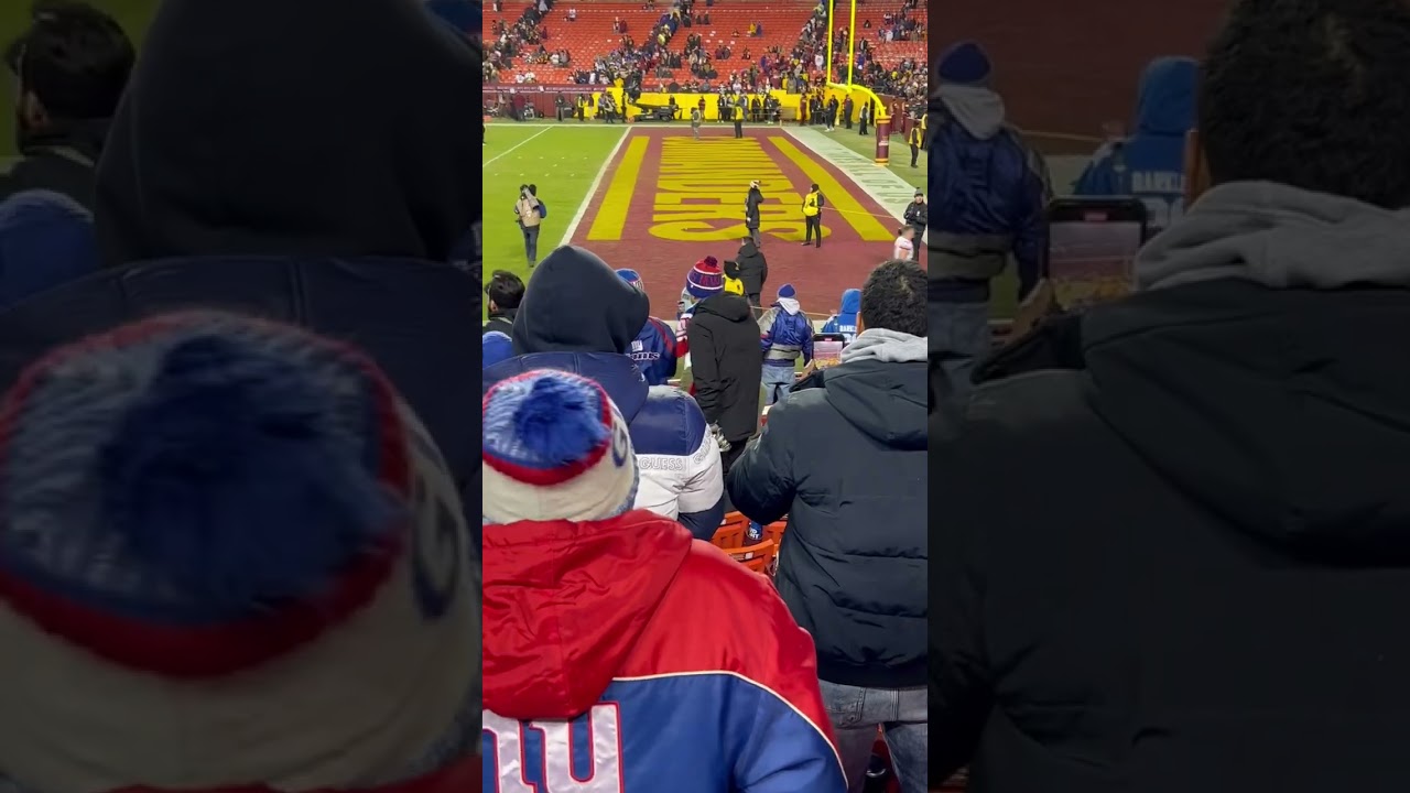 Azeez Ojulari comes of the field after W @ Washington