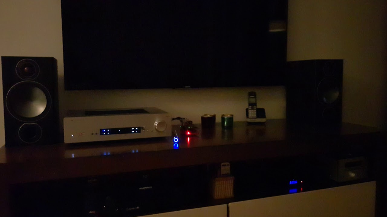 Monitor Audio Bronze 2 e Cambridge CXA