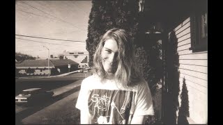 Visit to where Kurt Cobain lived in Olympia + strange short cover of Blew that I did