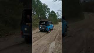 УАЗ  против Тойота по грязи в лесу