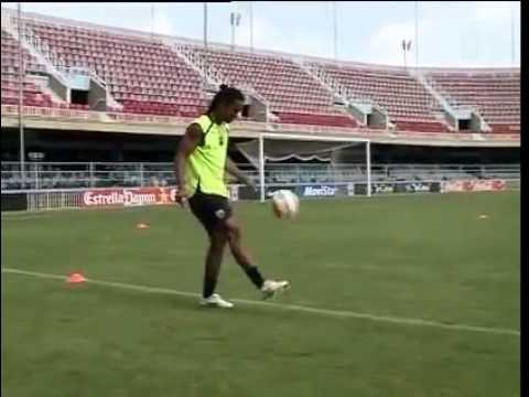 Masculinidad proporcionar réplica Ronaldinho - Chuteiras Novas Nike - YouTube