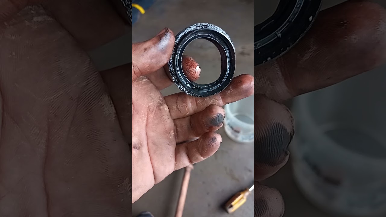 vazamento de óleo no câmbio ..veja como resolver .. retentor do semi eixo Corsa ..