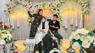 Maryam went to Zahra and Omid's wedding and witnessed their kisses.