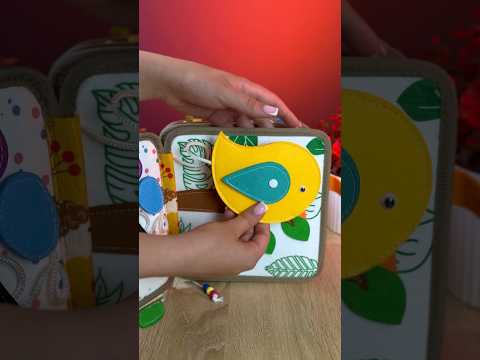 Фетрова книга-бізіборд розвиваюча "Оленя" C 69029 (шнурівка, сортер, елементи на липучках), видео 1