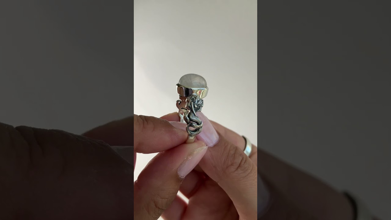 Mermaid ring in Sterling Silver with Rainbow Moonstone🧜🏽‍♀️