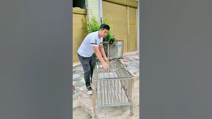 131 - Lồng nuôi nhốt chó mèo, gà vịt chữ nhật bằng inox chống rỉ sét, chân có bánh xe.