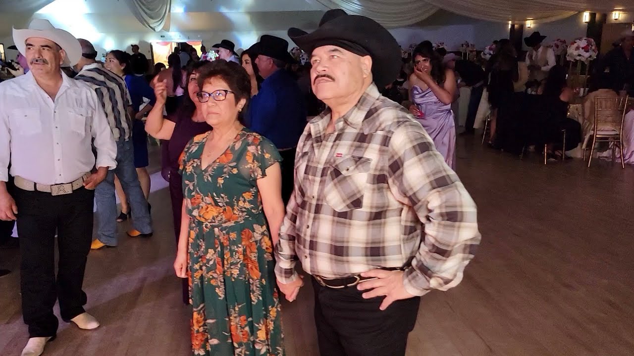 LA RECTA FINAL BANDA CERRANDO LA NOCHE DE QUINCEAÑERA