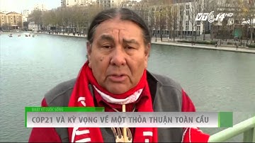 (VTC14)_Hàng trăm người xếp hình tháp Eiffel ủng hộ COP21