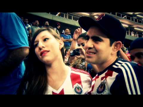 estadio de chivas: propuesta de matrimonio alfredo y denisse. chivas vs cruz azul