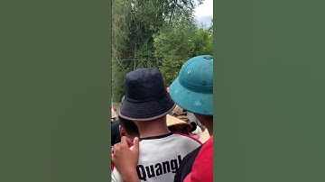 Người như kiến trong lễ cúng té nước của làng