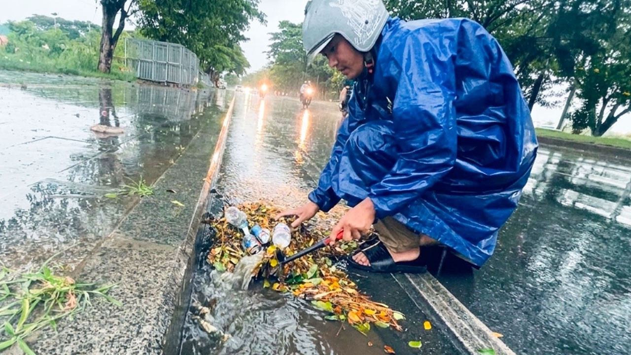 Solving Drain Massive Flood On Street Clogged By Debris After Heavy ...