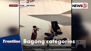 Mga mamimili sa mall, napatigil dahil sa pagbirit ng busker | Frontline Tonight
