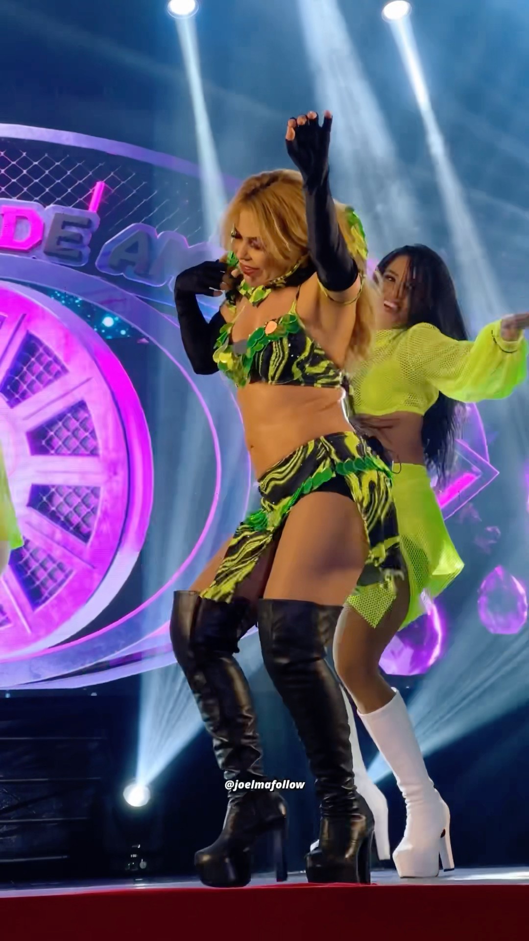 Joelma cantando Lágrimas de Amor