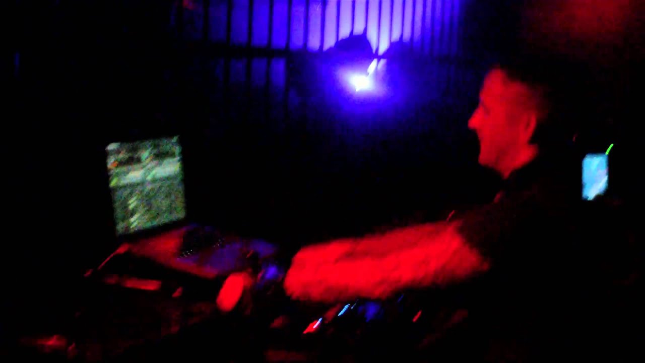 026 Torsten Kanzler Live @ 7 Jahre Ostfunk 13.11.2010 (Tresor & Maria).MP4