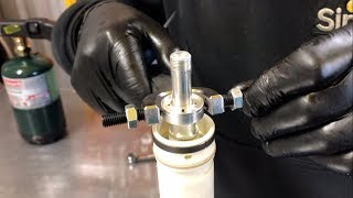 How to change the free piston on a Showa suspension