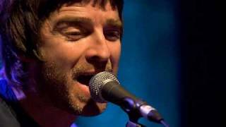 Video thumbnail of "Noel Gallagher sings Help (acoustic) on mtv"