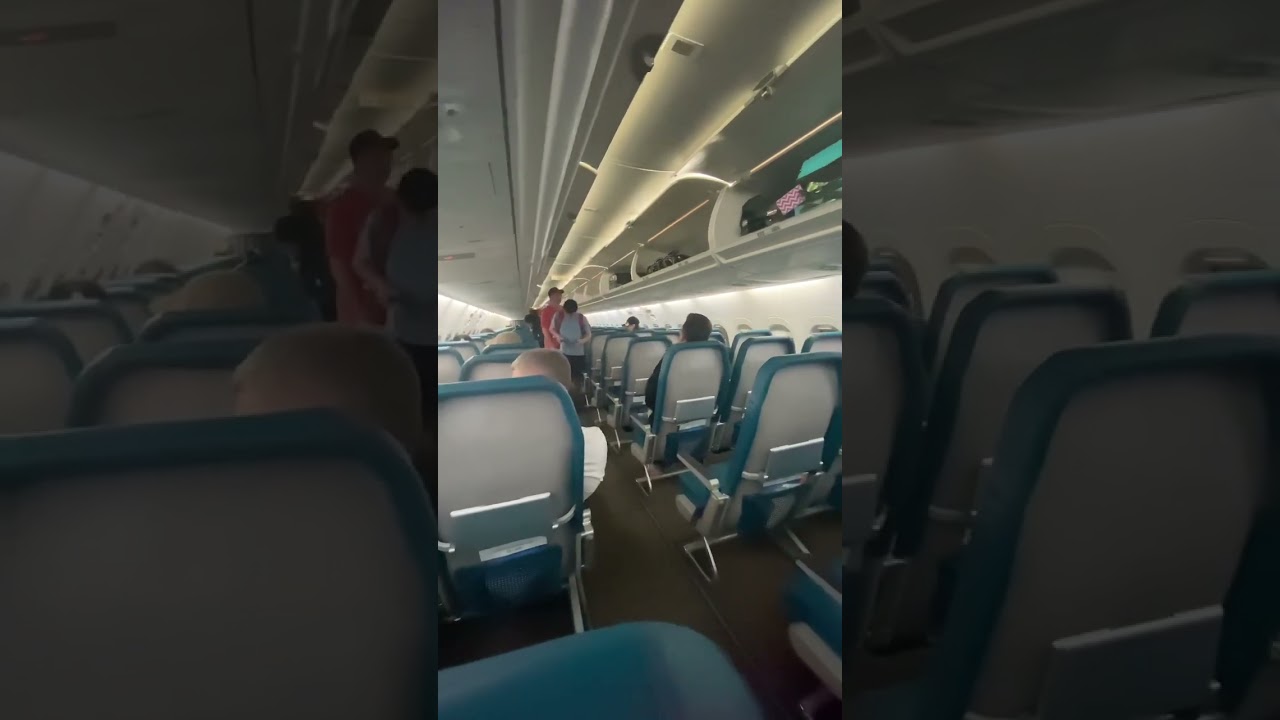 Hawaiian Airlines Boeing 717-200 Economy class cabin