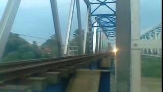 Video Kereta Lewat Jembatan