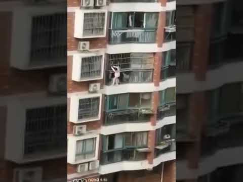 wuhan-china-coronavirus-latest-people-trying-to-escape-from-the-quarantined-blocked-building-you