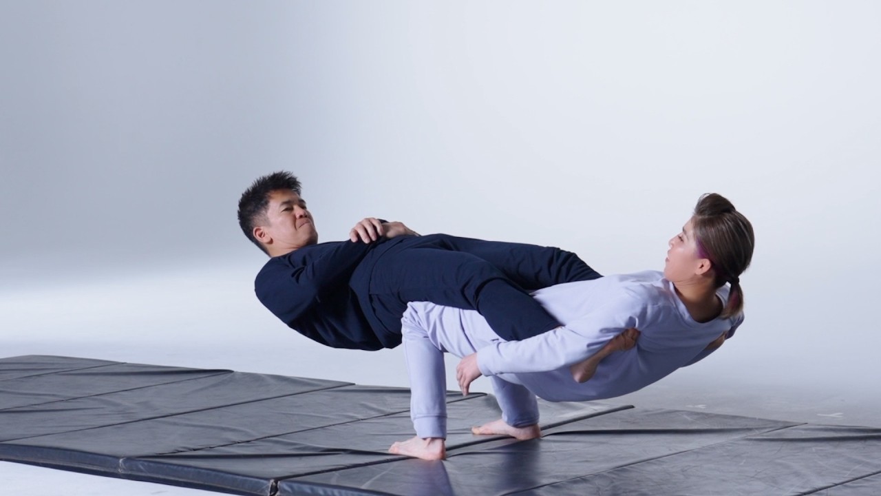 吉田沙保里、スタッフも驚く脅威の体幹！“百獣の王”武井壮を軽々持ち上げる　ワークマン『MEDIHEAL』新CM＆メイキング映像