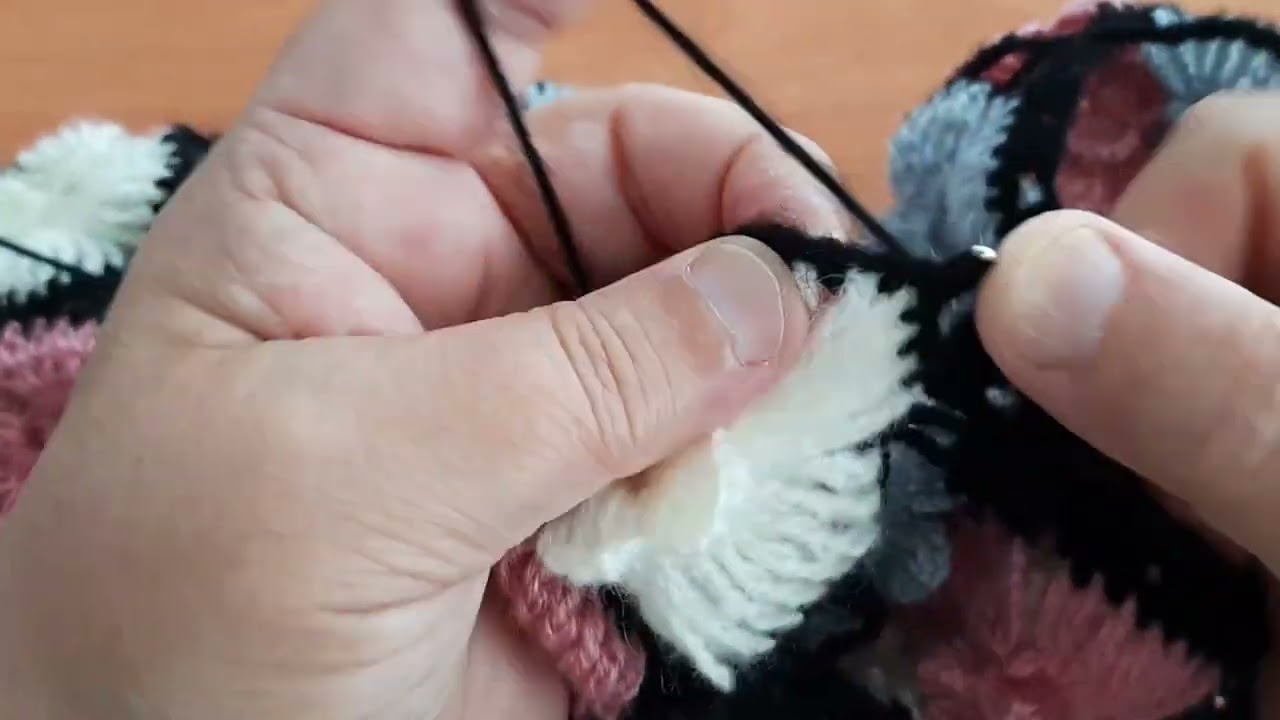 Motifli yelege kenar oyası  #amazing #viral #vlog #viralvideo #crochet #yelekmodeli #bebekyeleği
