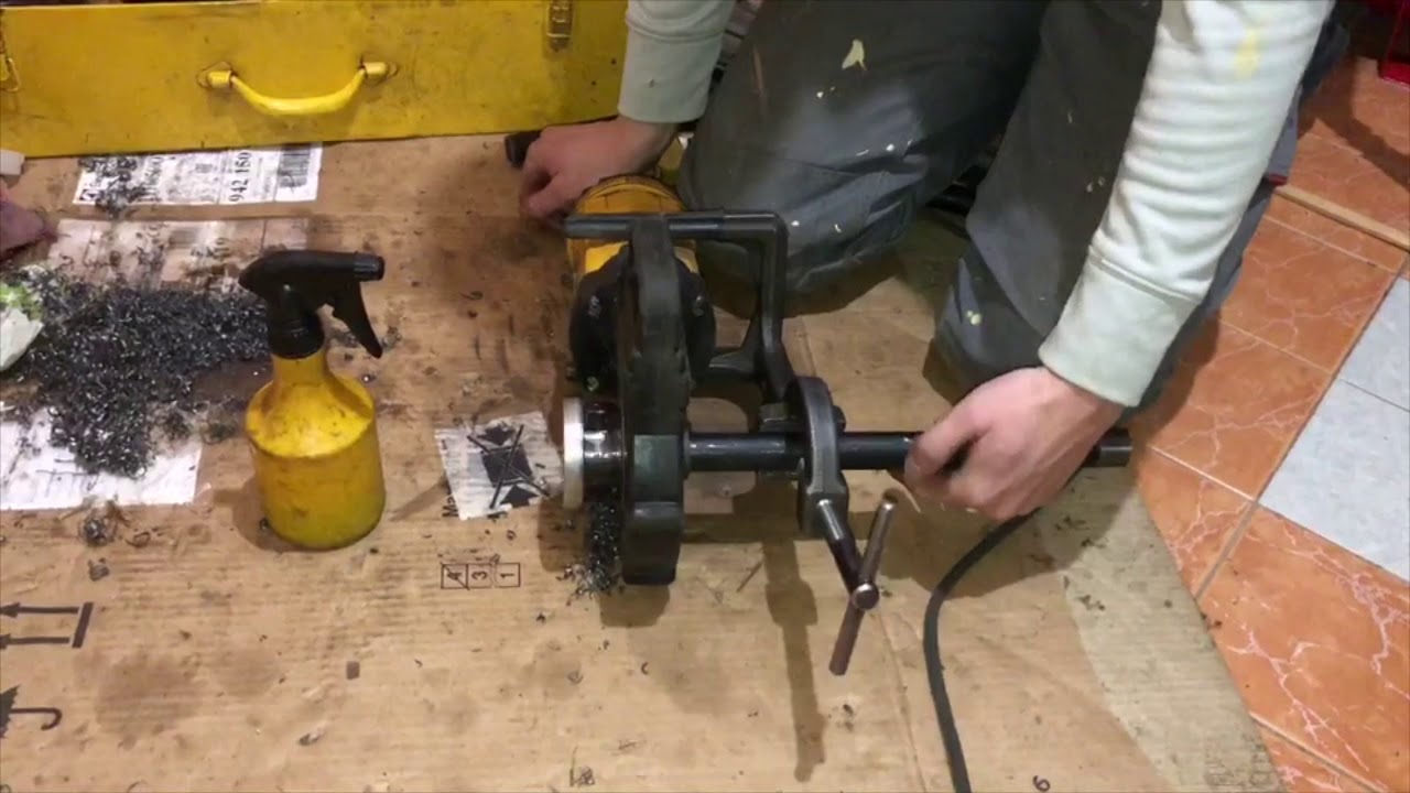 Нарезка резьбы на трубах электрической резьбанарезной машинкой! - YouTube