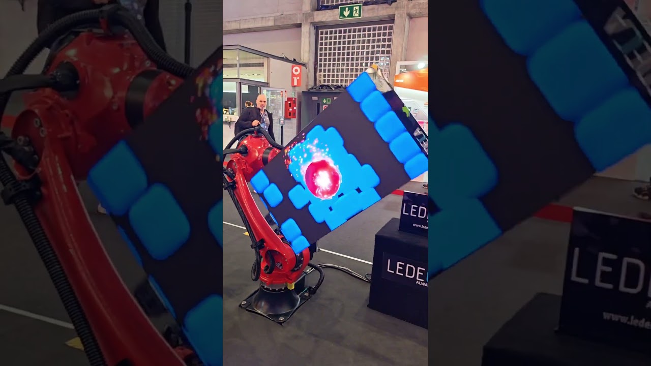 C'est le robot qui suit la vidéo, ou l'inverse ? 🦾📺(#tech #innovation #future #robot #gadgets)