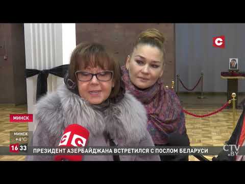 Аплодисментами проводили в