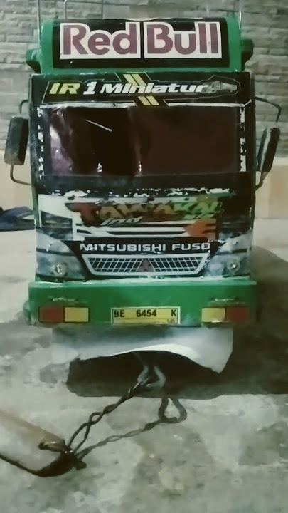 Kecelakaan miniatur truk oleng #lagu @Nadhif2015