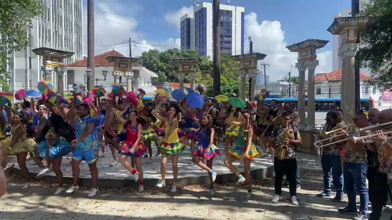 Grupo de Frevo Sombrinha No Ar - 09/02/2026 - Dia do Frevo no Derby