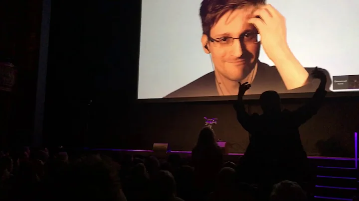 Edward Snowden 2017: A Standing Ovation with Micha...