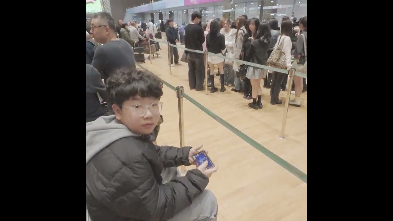 2026년2눵27일 인천제2여객터미널  걸그룹트리플에스 24명출국