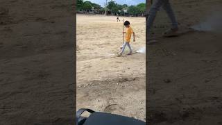 NIÑO MARCANDO LA CANCHA DE FÚTBOL 👀🤣 #humor #parati #viral #shorts #viralvideo #vlogs #humormemes