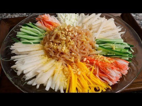 jellyfish-salad-(haepari-naengchae:-해파리냉채)