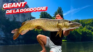 La Dordogne Révèle Ses Secrets, Peche Du Brochet Dans Un Cadre Exceptionnel