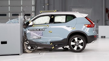 2019 Volvo XC40 40 mph driver-side small overlap IIHS crash test