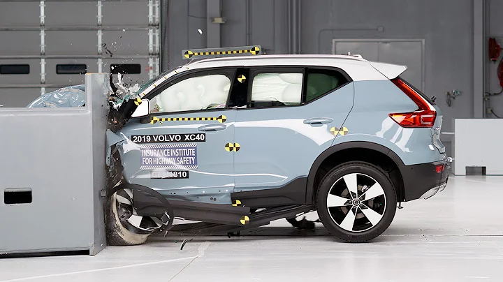 2019 Volvo XC40 40 mph driver-side small overlap IIHS crash test