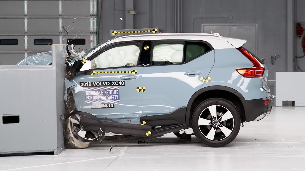 2019 Volvo XC40 40 mph driverside small overlap IIHS crash test YouTube